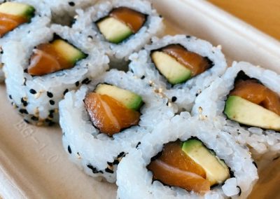 salmon avocado uramaki